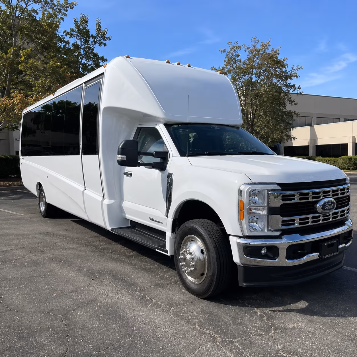 corporate airport transfer buses to and from eugene airport eug