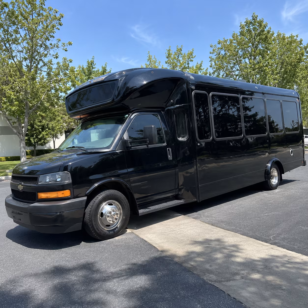 eugene 15 passenger party bus