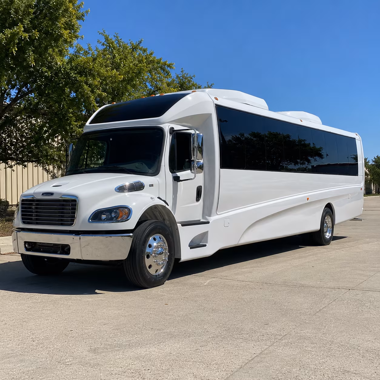 eugene 18 passenger minibus